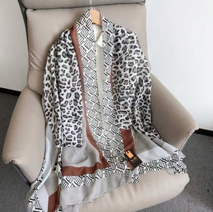 MORU Urban Luxe Women’s Savannah Fusion Scarf